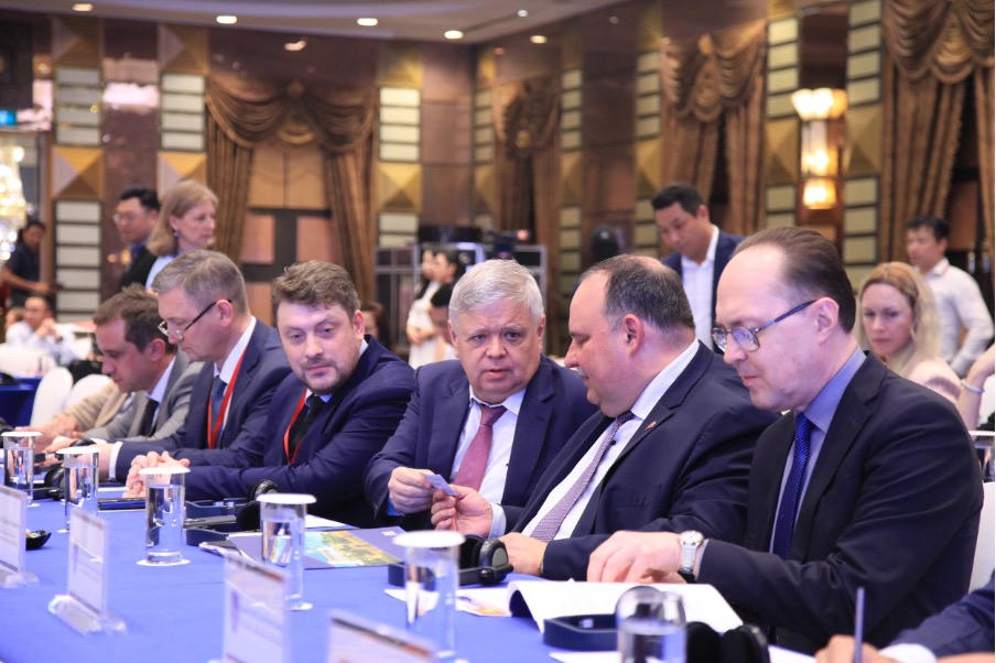 Các đại biểu, chuyên gia &nbsp;thảo luận về chủ đề&nbsp;“Phát huy nội lực trong bối cảnh mới”.