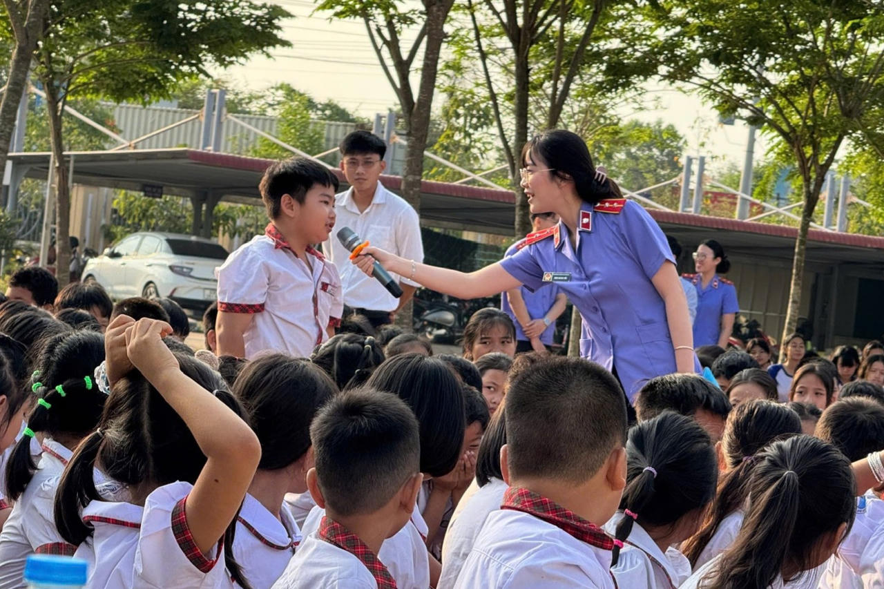 Các buổi tuyên truyền, phổ biến, giáo dục pháp luật luôn nhận được sự hào hứng từ các em học sinh.