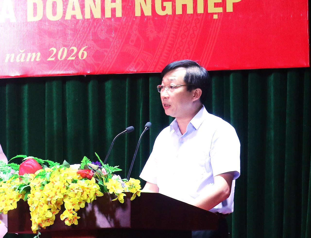 Ông Nguyễn Minh Thuận - Phó Giám đốc Sở Giáo dục và Đào tạo tỉnh Lào Cai phát biểu khai mạc hội thảo.