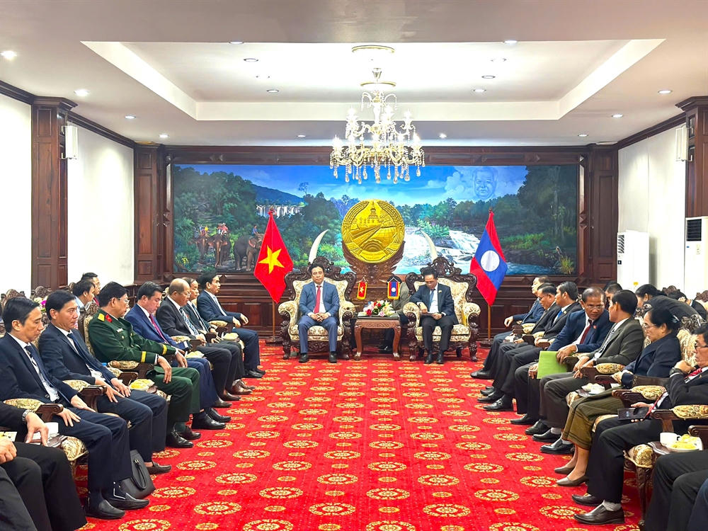 Chủ tịch UBND thành phố Huế thăm, làm việc và chúc Tết Bunpimay tại tỉnh Salavan