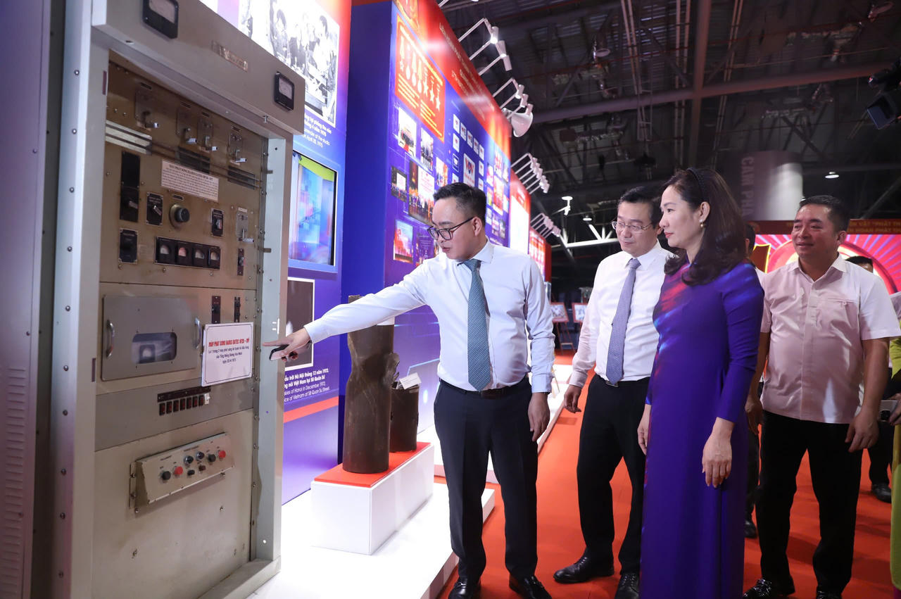 Khai mạc không gian trưng bày “Phát thanh vì Việt Nam hùng cường, thịnh vượng” tại Quảng Ninh