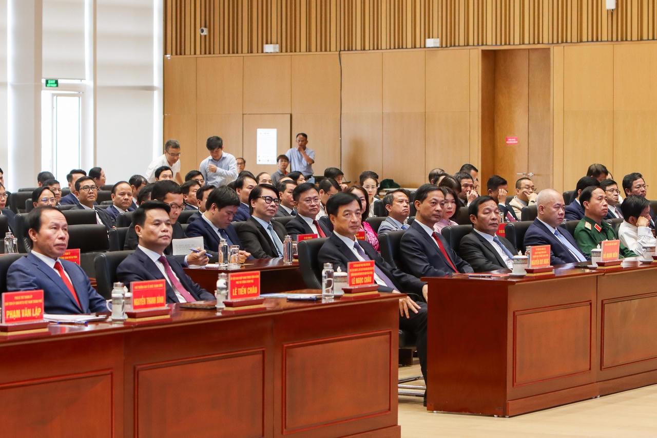 Các đại biểu dự hội nghị.