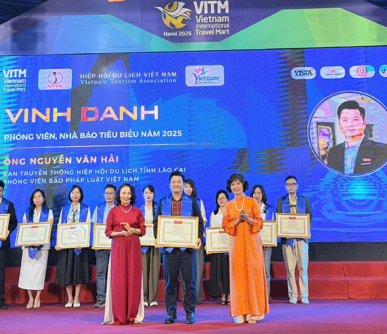 Phóng viên Báo Pháp luật Việt Nam nhận Bằng khen của Hiệp hội Du lịch Việt Nam