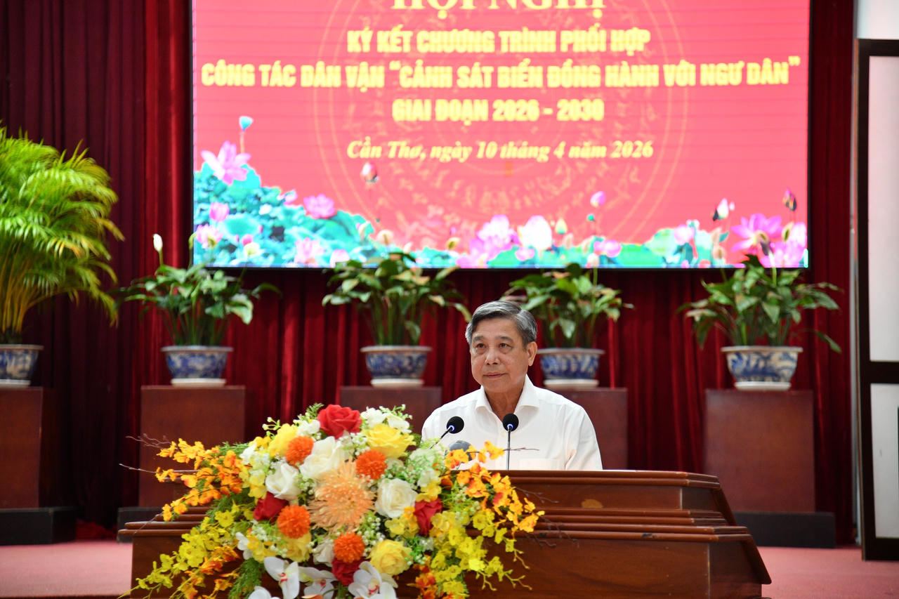 Đồng Văn Thanh, Ủy viên Trung ương Đảng, Phó Bí thư Thường trực Thành ủy, Chủ tịch Hội đồng nhân dân thành phố Cần Thơ phát biểu tại Hội nghị