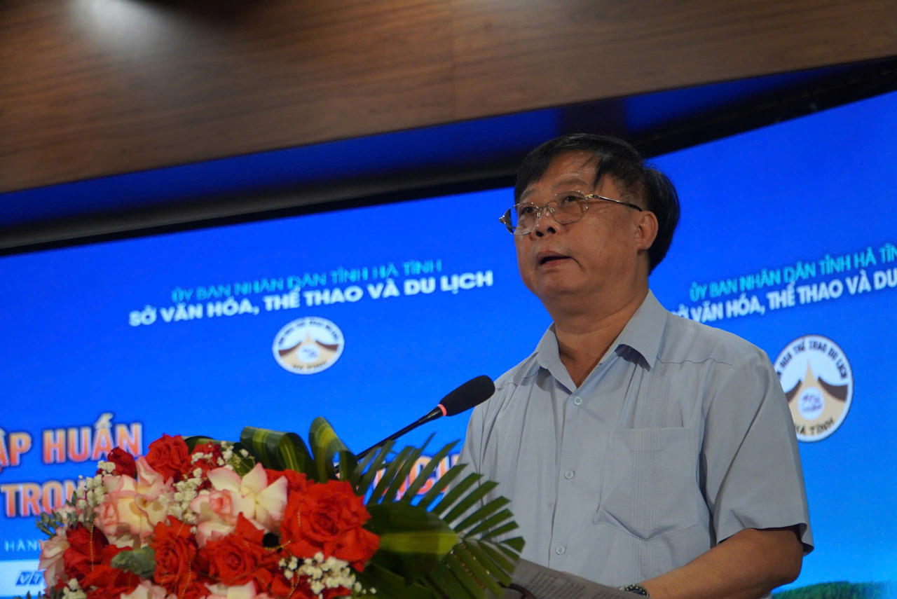 Ông Phạm Văn Thủy-Phó Cục trưởng Cục Du lịch Quốc gia Việt Nam phát biểu tại buổi tập huấn.