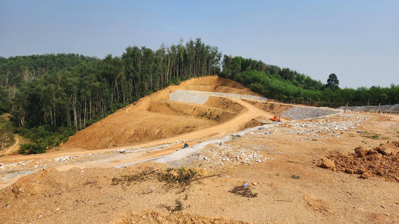 Khu nghĩa trang mới bản Kẻ Khoang&nbsp;