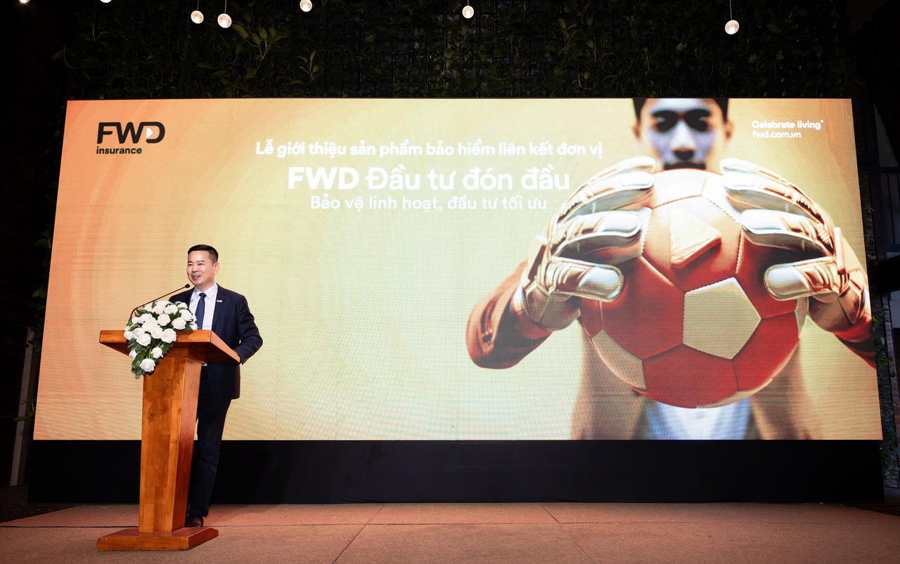 Ông Phương Tiến Minh, Tổng Giám đốc FWD Việt Nam, cho biết công ty xây dựng danh mục đầu tư đa dạng, giúp khách hàng dễ dàng tiếp cận các quỹ do những công ty quản lý quỹ hàng đầu vận hành. Ảnh: Viết Quý