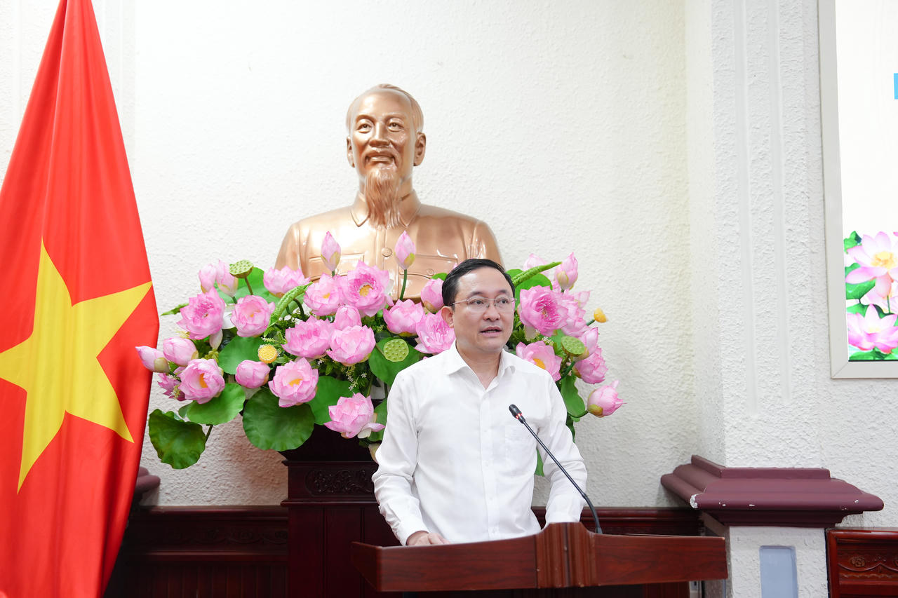 Ông Phan Hồng Nguyên,&nbsp;Phó Cục trưởng Cục Phổ biến, giáo dục pháp luật và Trợ giúp pháp lý trình bày một số nội dung của dự thảo Đề cương Đề án.