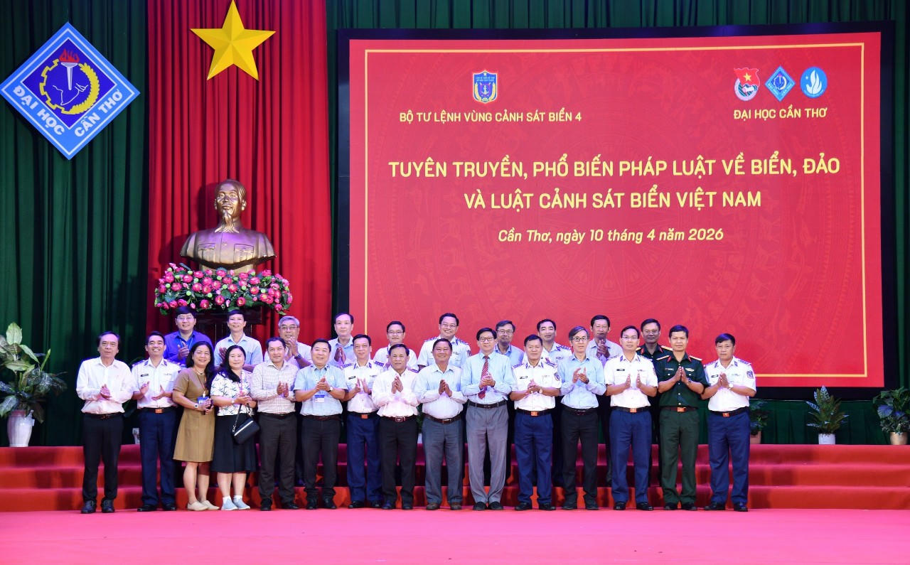 BTL Vùng Cảnh sát biển 4 tuyên truyền pháp luật tại Đại học Cần Thơ