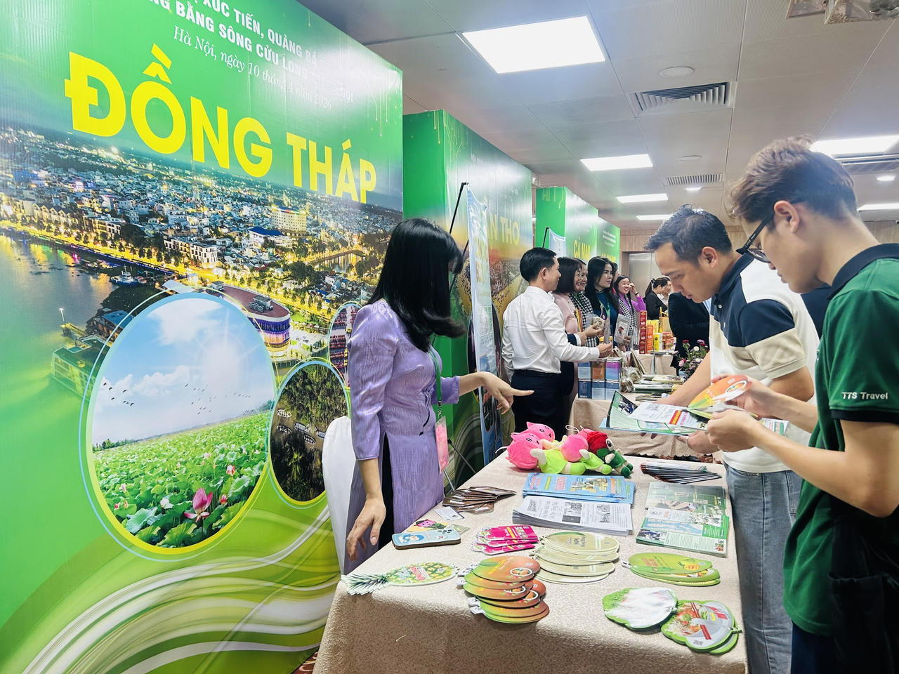 Hội chợ lan toả xu hướng phát triển du lịch trong bối cảnh mới (Ảnh: Thùy Dương).