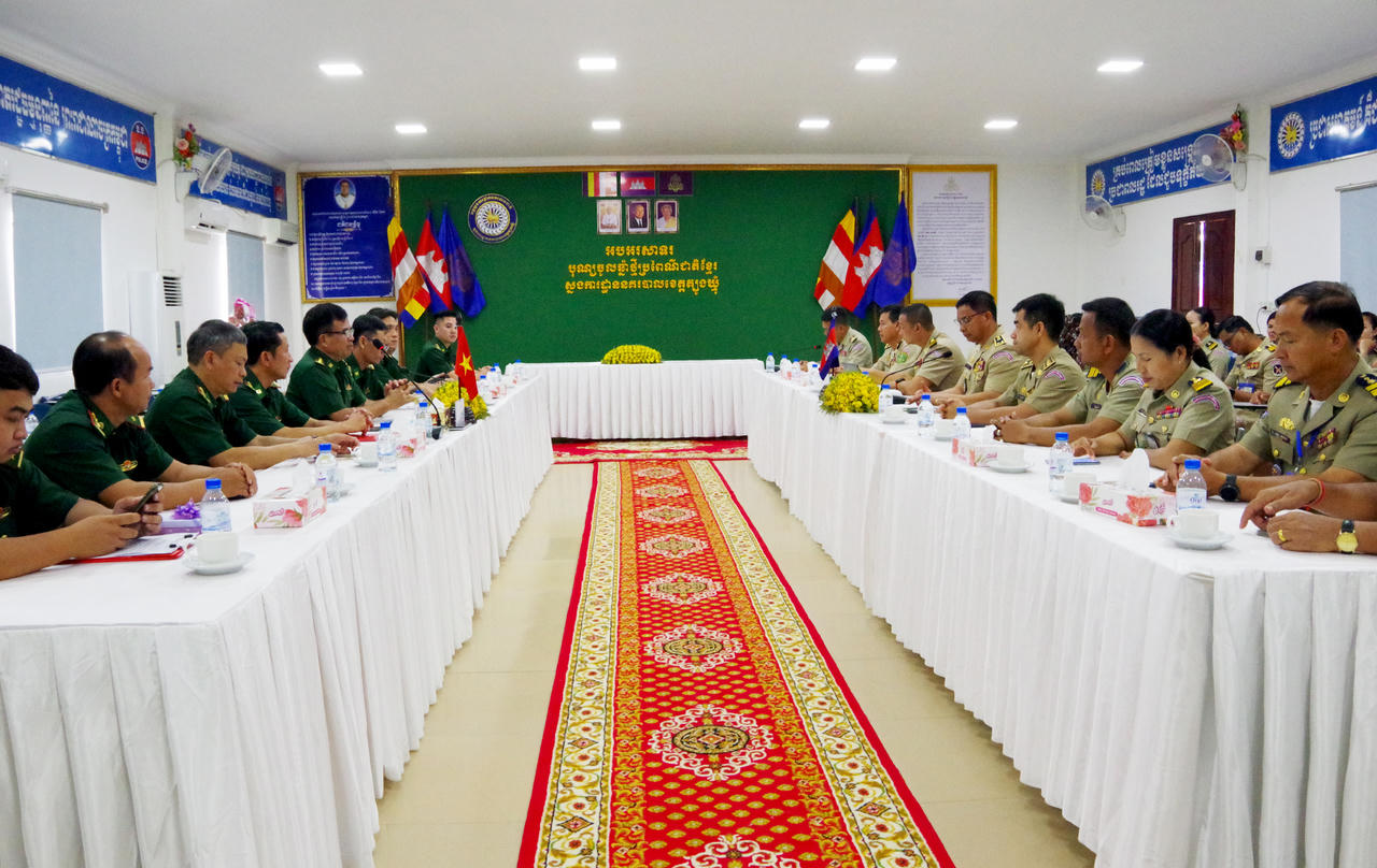 Đoàn công tác BĐBP tỉnh Tây Ninh sang thăm, chúc tết tại Ty Công an tỉnh Tboung Khmum