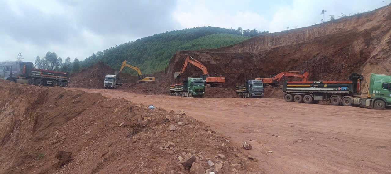  Khởi tố vụ án “Vi phạm quy định về khai thác tài nguyên” xảy ra tại Lục Sơn 