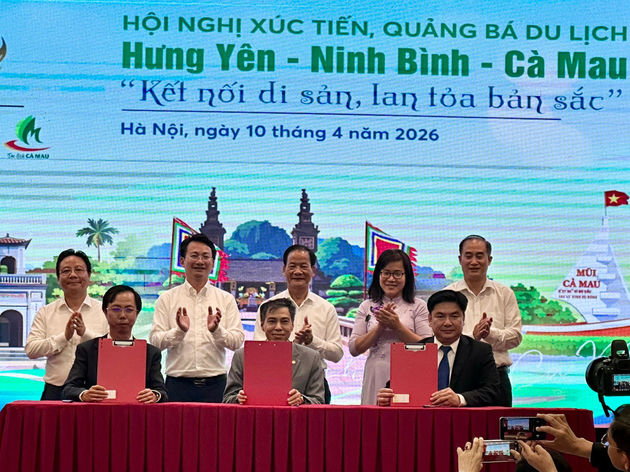 3 tỉnh Hưng Yên, Ninh Bình và Cà Mau đã ký kết hợp tác phát triển du lịch (ảnh T.Dương).