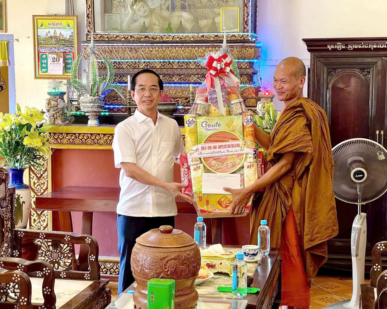 Lãnh đạo tỉnh Cà Mau thăm, chúc Tết Chôl Chnăm Thmây đồng bào Khmer xã Hưng Hội