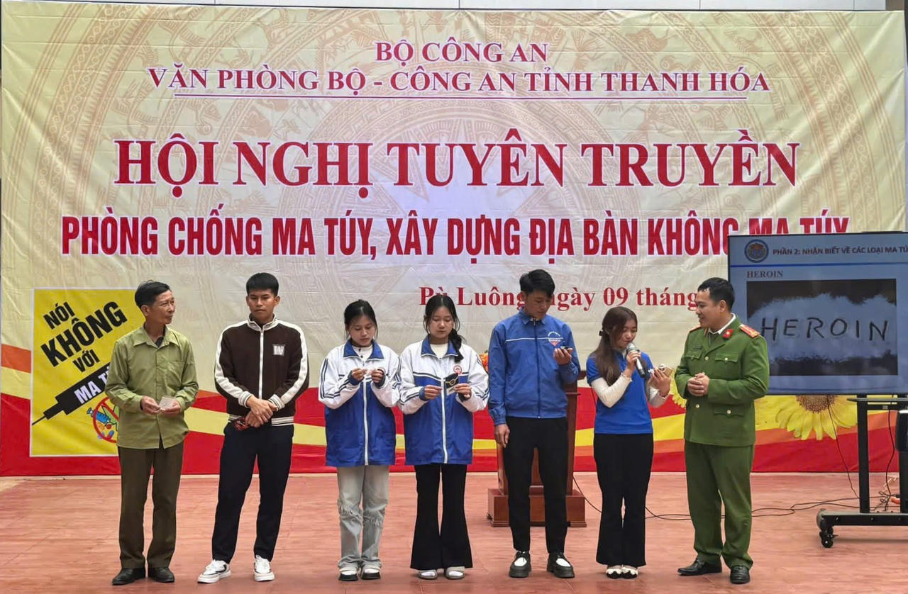 Phòng Cảnh sát Cảnh sát điều tra tội phạm về ma túy (Công an Thanh Hóa) phối hợp tuyên truyền PCMT tại xã Pù Luông.