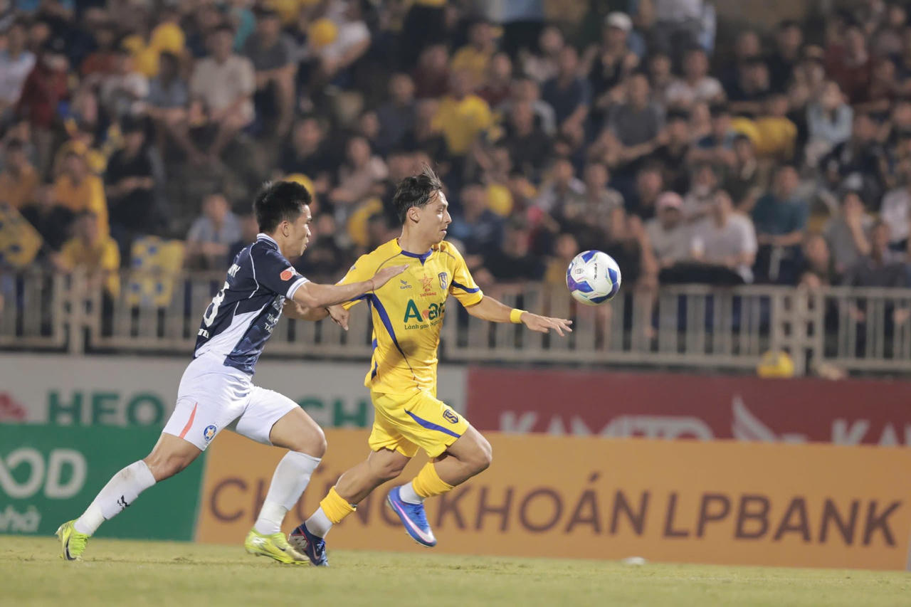 Vòng 18 V.League: Thất bại ở Thiên Trường