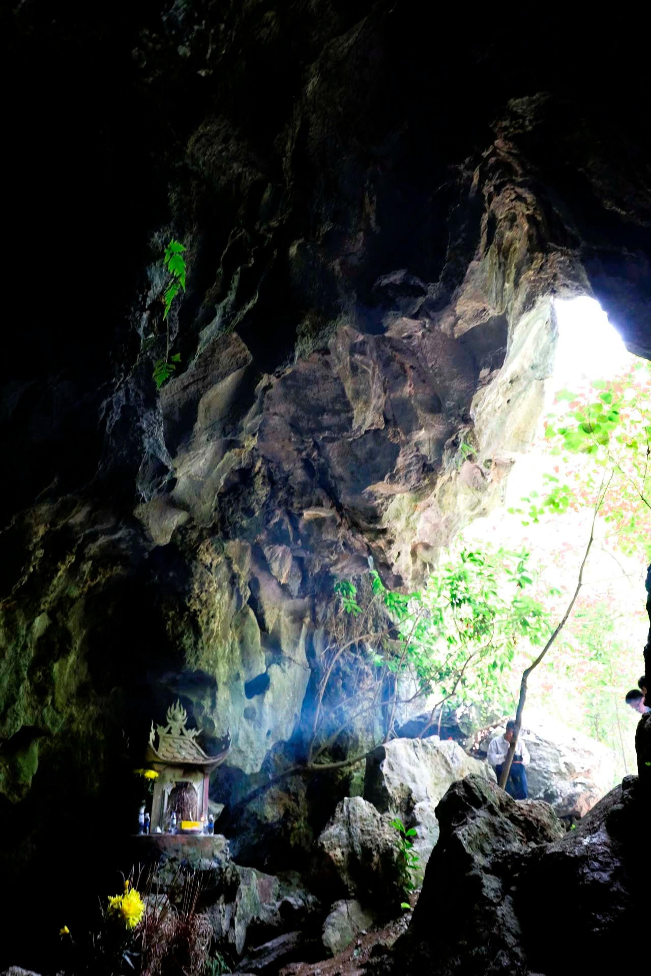 Hang Hỏa Tiễn, nơi 33 chiến sĩ thanh niên xung phong hi sinh. (Ảnh: Duy Ngoãn)