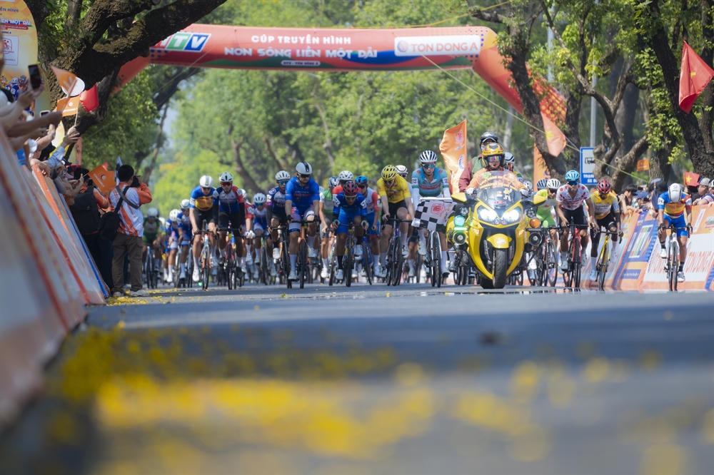 Sôi động chặng đua “Dã Viên - Phú Xuân” tại TP Huế