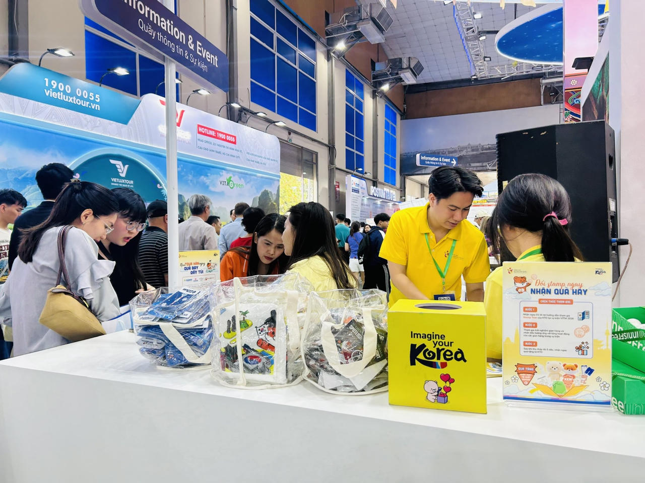 Khoảng 15.000 tour và sản phẩm du lịch khuyến mãi đã được cung cấp tới tay du khách (ảnh T.Dương).