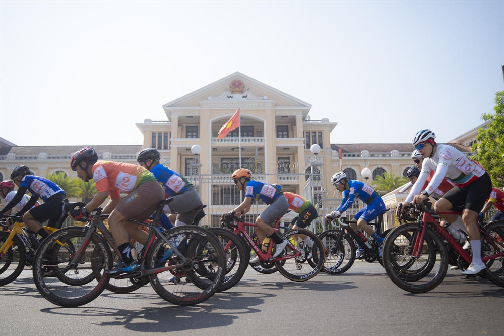 Sôi động chặng đua “Dã Viên - Phú Xuân” tại TP Huế