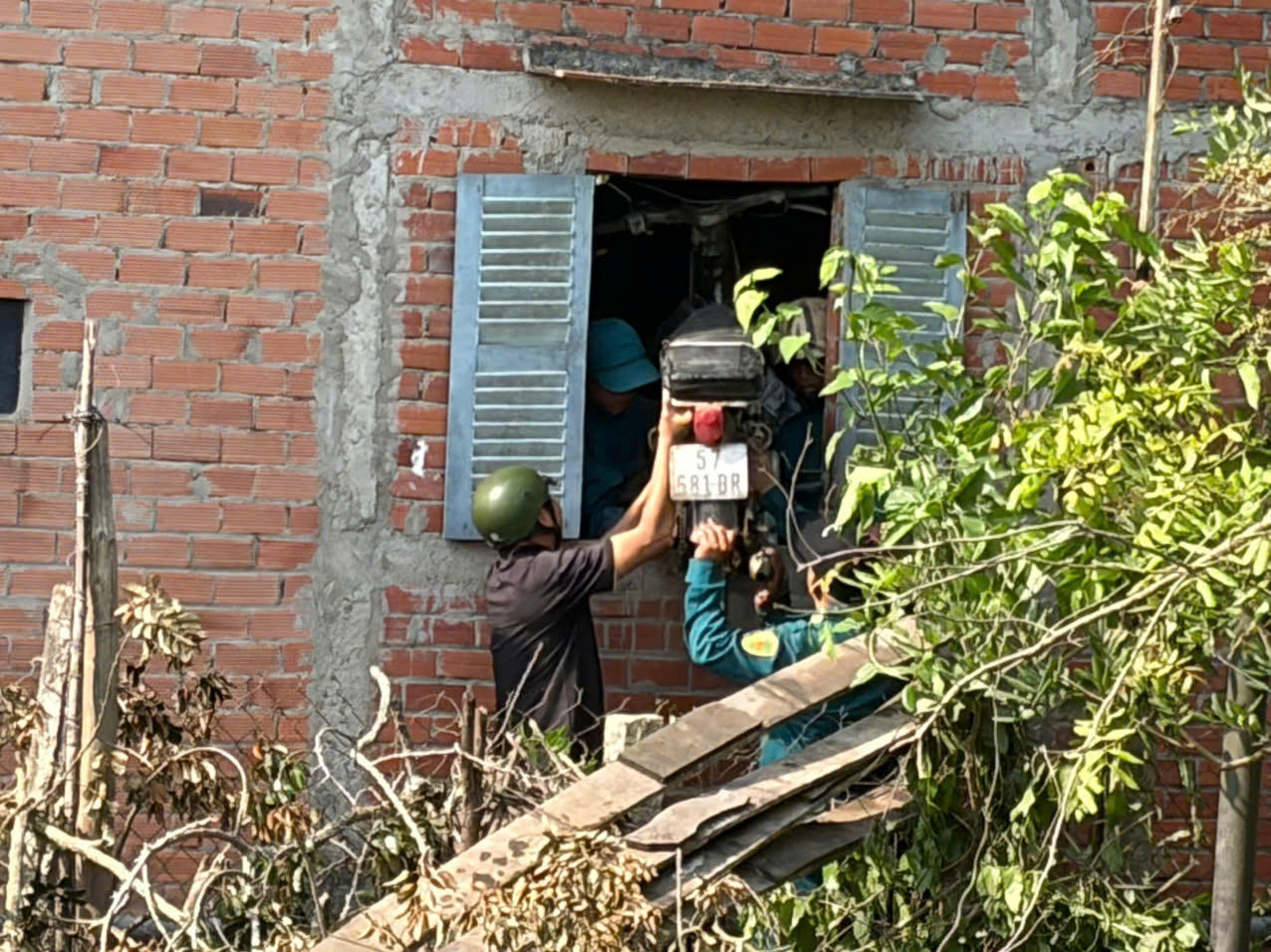 Đồng Tháp: Sạt lở nghiêm trọng trên tuyến Đông sông Phú An, nhiều hộ dân bị đe dọa