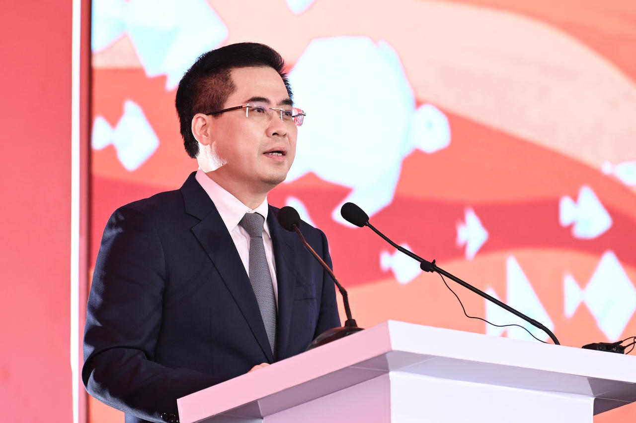 Ông Nguyễn Hoàng Giang - Ủy viên Trung ương Đảng, Phó Bí thư Tỉnh ủy, Chủ tịch UBND tỉnh Quảng Ngãi&nbsp;phát biểu tại sự kiện.