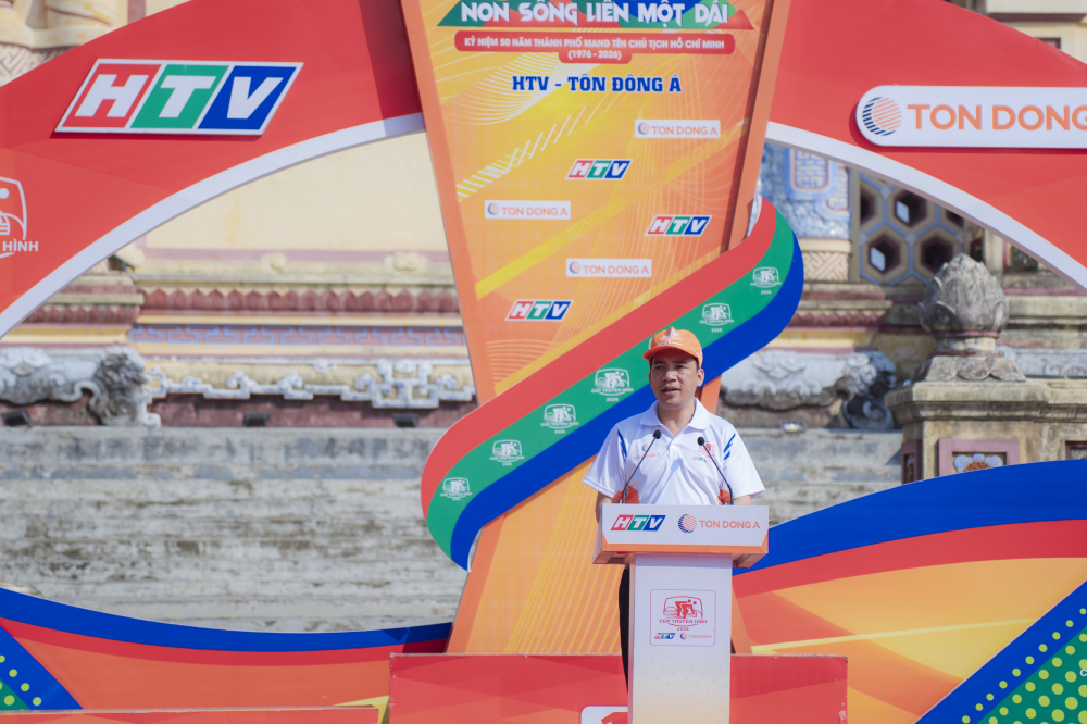 Phó Chủ tịch UBND thành phố Huế Trần Hữu Thùy Giang phát biểu tại buổi lễ.