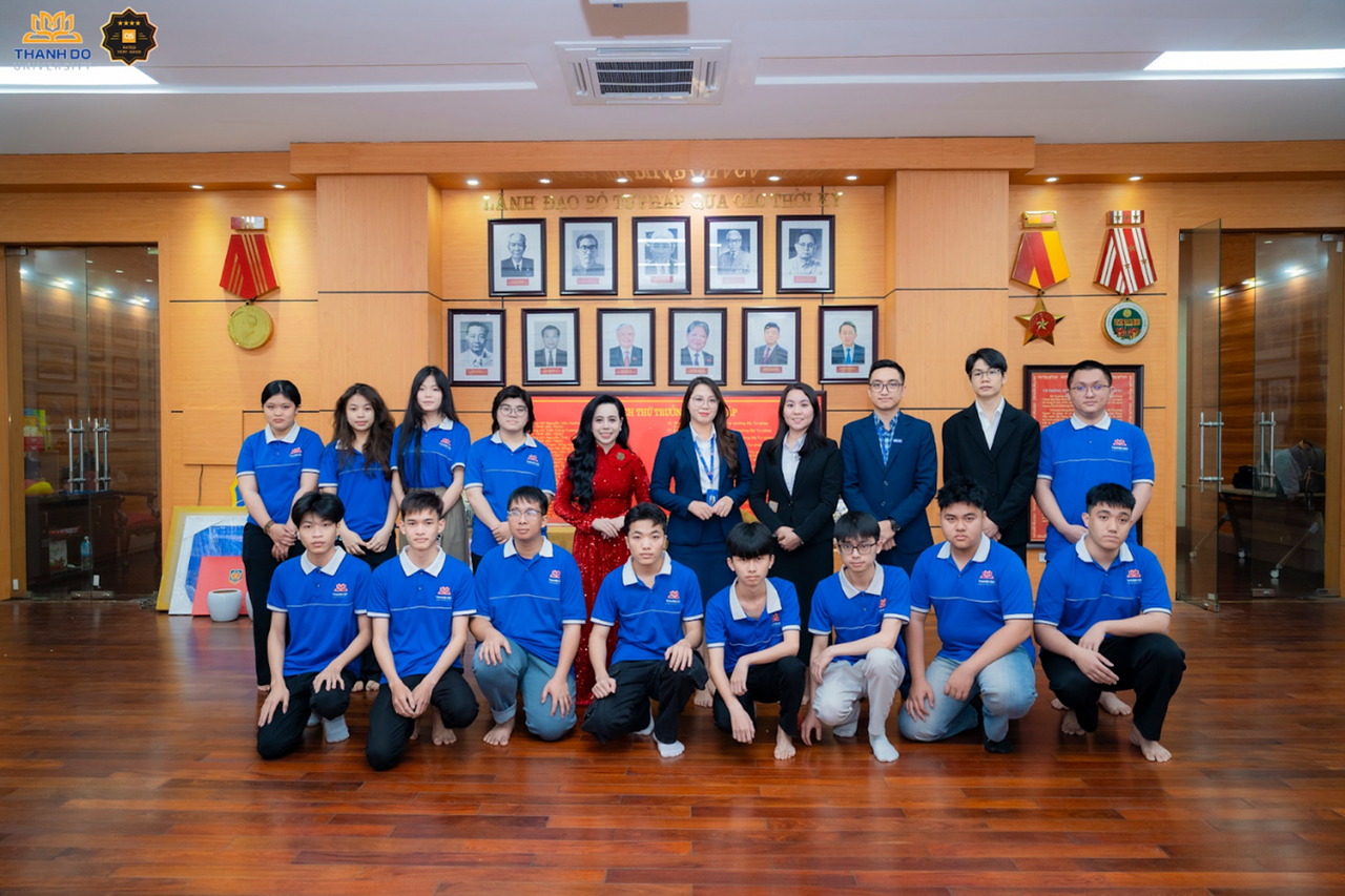 Sinh viên ngành Luật trường Đại học Thành Đô học tập thực tế tại Bộ Tư pháp 