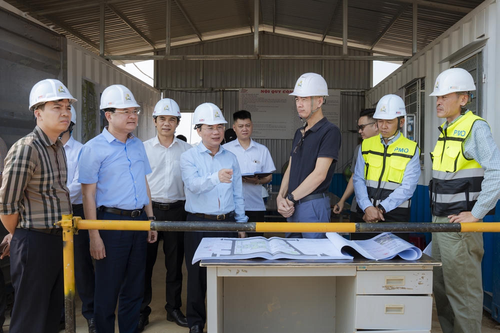 Đoàn công tác Bộ Xây dựng kiểm tra một dự án NƠXH tại TP Huế. (Ảnh trong bài: Thùy Nhung)