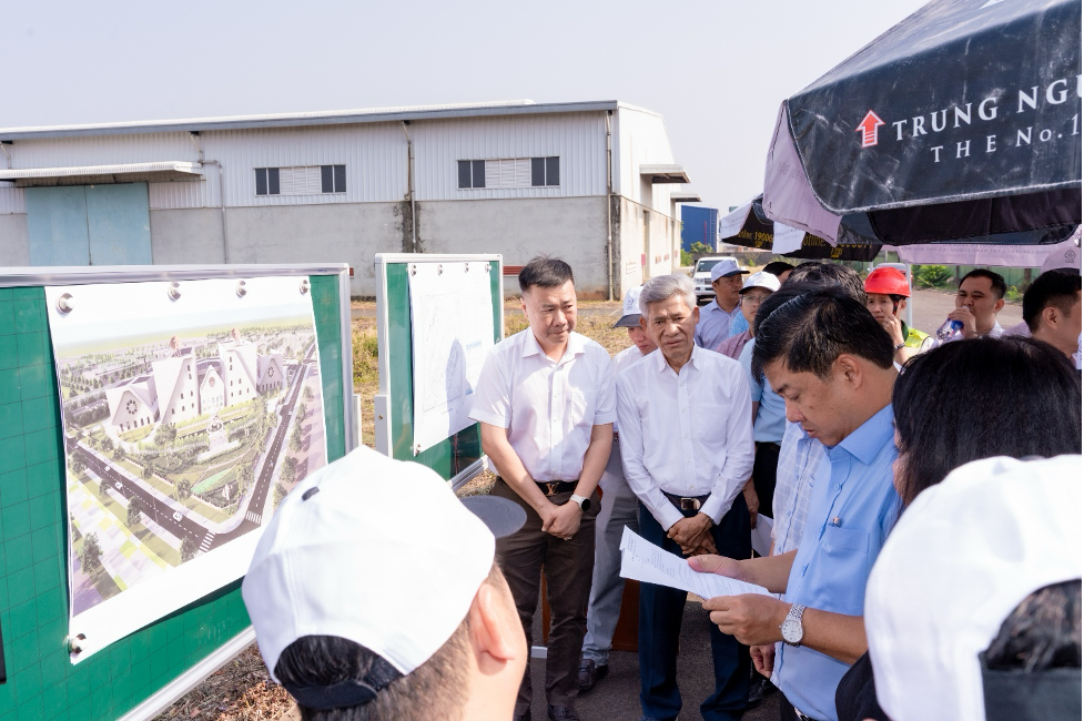 Bí thư Tỉnh ủy Đắk Lắk Lương Nguyễn Minh Triết (áo xanh) khảo sát, đề nghị Dự án Nhà máy Cà phê Trung Nguyên Legend xúc tiến khởi công vào tháng 6/2026 kết hợp cùng thời điểm diễn ra Hội nghị xúc tiến đầu tư thương mại của Tỉnh.