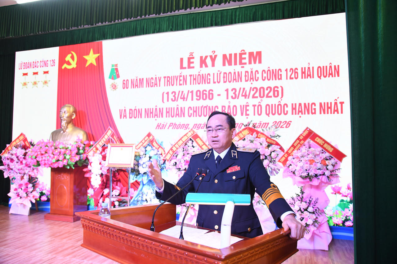 Phó Đô đốc Trần Thanh Nghiêm, Ủy viên BCH Trung ương Đảng, Tư lệnh Quân chủng Hải quân phát biểu chỉ đạo