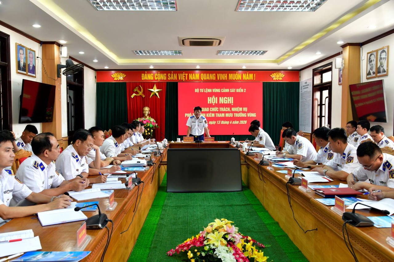 Bàn giao chức trách, nhiệm vụ Phó Tư lệnh kiêm Tham mưu trưởng Bộ Tư lệnh Vùng Cảnh sát biển 2