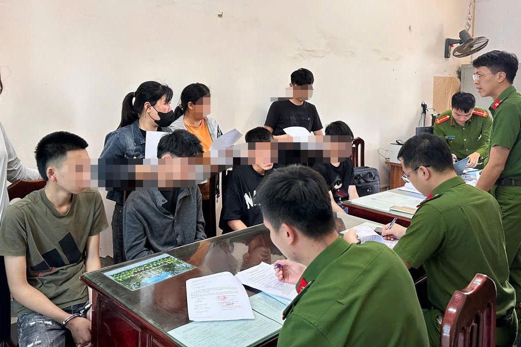 Khởi tố 8 thanh, thiếu niên mang hung khí gây rối trật tự công cộng ở Ninh Bình