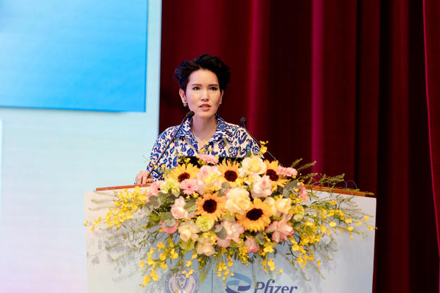 Giáo sư Sasisopin Kiertiburanakul, Bác sĩ Y khoa (MD), Thạc sĩ Khoa học Y học (MHS), Khoa Y, Bệnh viện Ramathibodi, Đại học Mahidol, Bangkok, Thái Lan