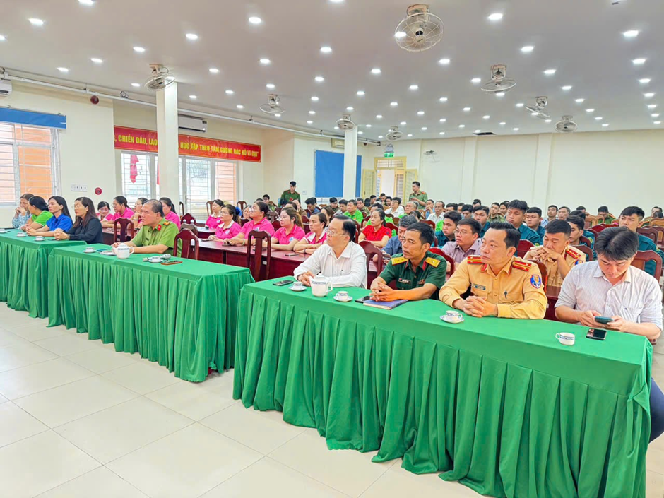 Công tác bảo vệ an ninh, an toàn các mục tiêu, công trình trọng điểm, các sự kiện chính trị, văn hóa, xã hội quan trọng được Công an xã Tân Vĩnh Lộc đảm bảo tuyệt đối