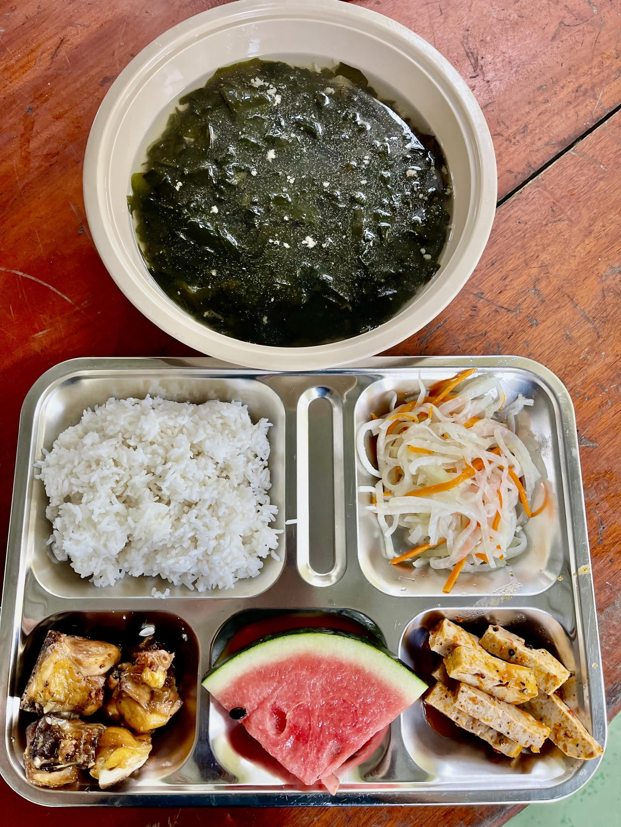 Nghệ An yêu cầu các trường công khai đơn vị cung cấp thực phẩm bán trú để phụ huynh giám sát