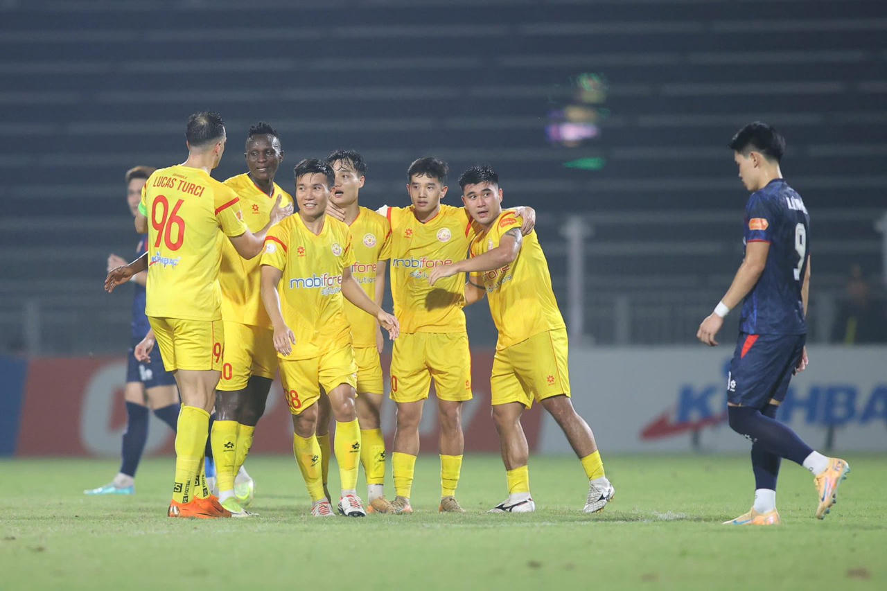 PVF- CAND (áo vàng) có trận đấu hay trước Công an Hà Nội