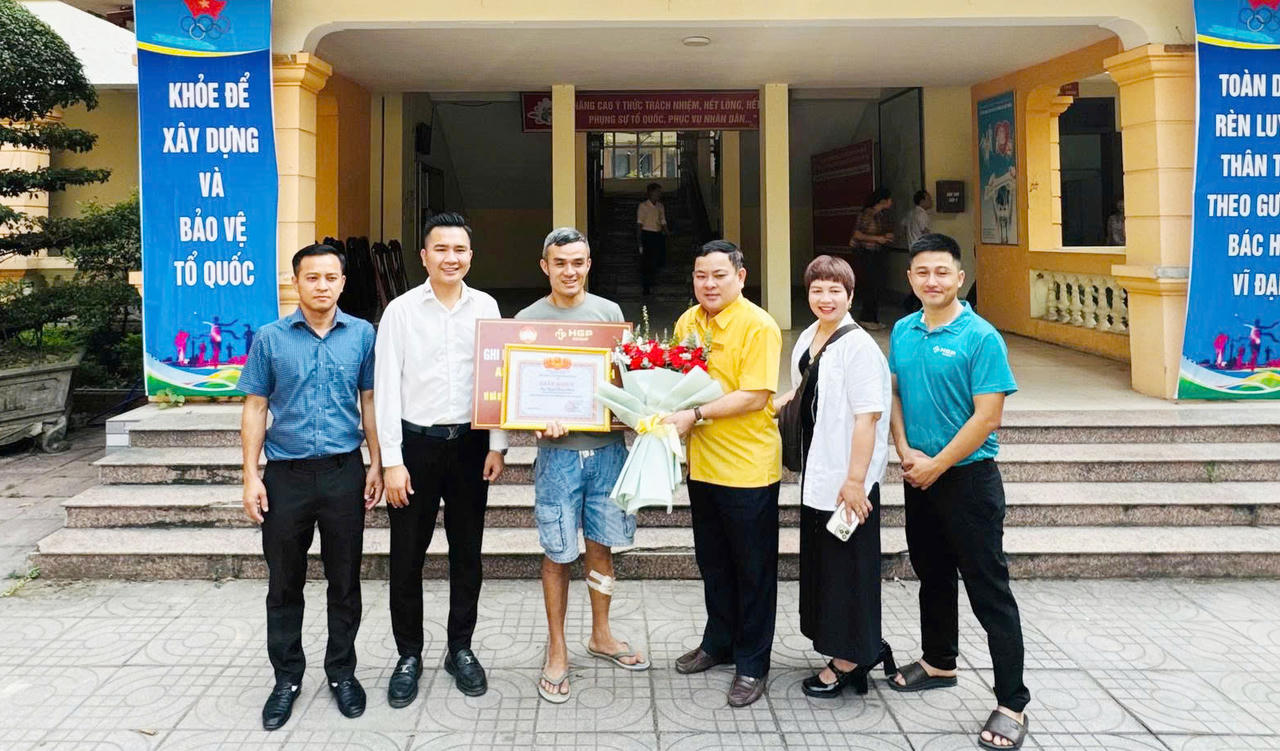 Hoàng Gia Phát Group phối hợp Uỷ ban MTTQ xã Vạn An biểu dương, ghi nhận hành động đẹp của anh Khánh