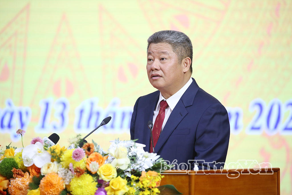 &nbsp;Ông Nguyễn Mạnh Quyền, Phó Bí thư Tỉnh ủy, Chủ tịch UBND tỉnh thay mặt các thành viên UBND tỉnh phát biểu nhận nhiệm vụ. (Ảnh Báo Hưng Yên)