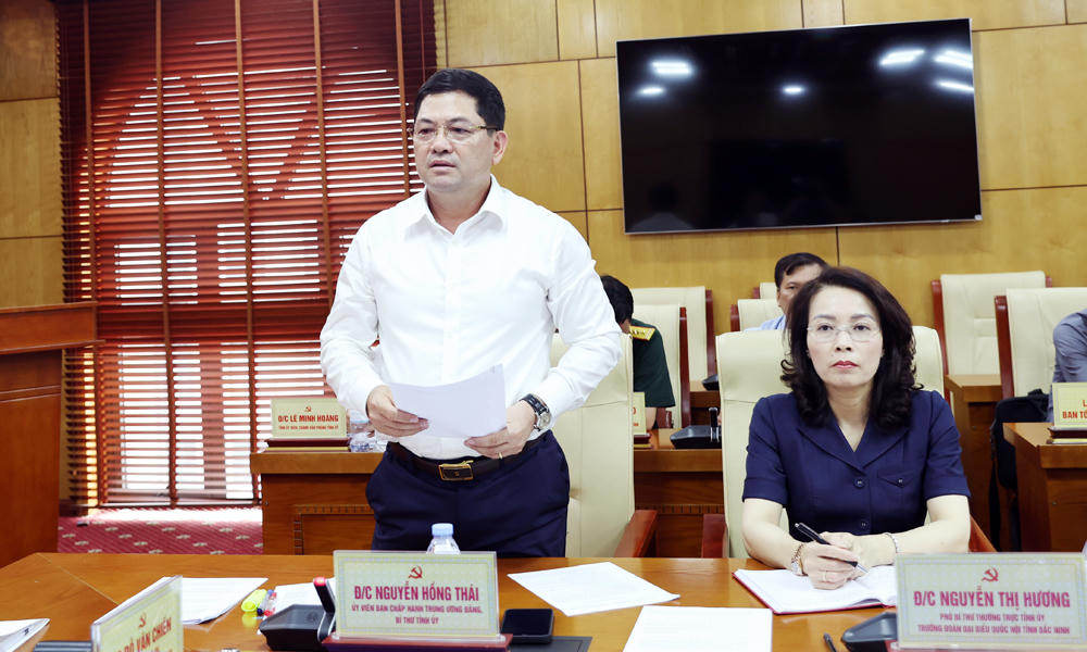 Ông Nguyễn Hồng Thái, Bí thư Tỉnh uỷ Bắc Ninh phát biểu tại hội nghị.