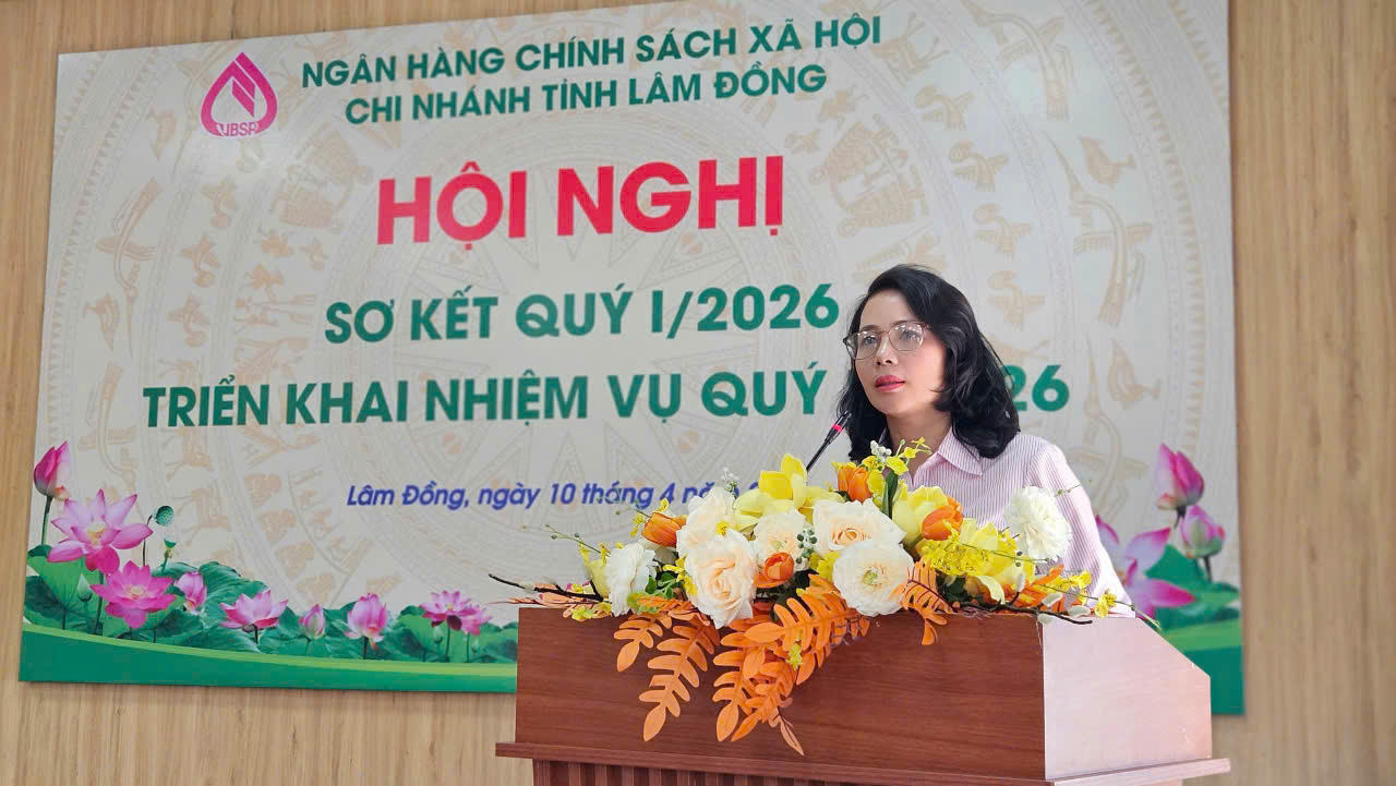 Bí thư Chi bộ Đảng - Giám đốc NHCSXH tỉnh Lâm Đồng , bà Nguyễn Thị Ngọc Thu chủ trì Hội nghị sơ kết quý 1/2026 , triển khai nhiệm vụ các quý tiếp theo.