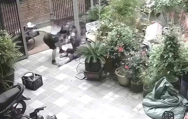 Xác minh clip chồng bạo hành vợ trước mặt con nhỏ