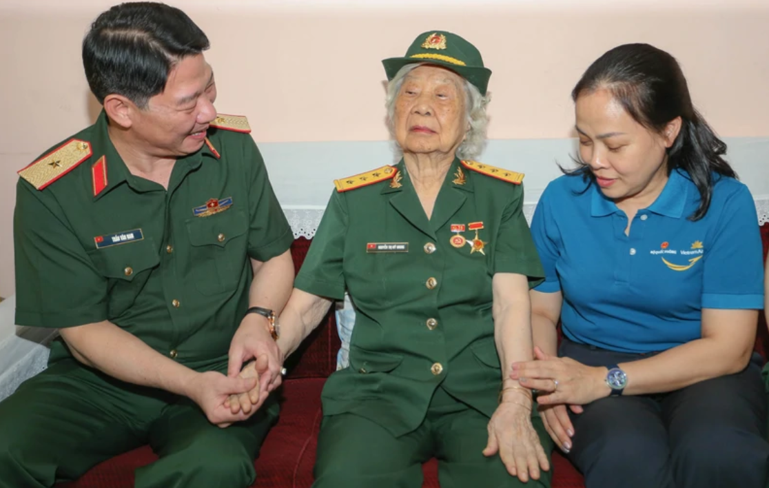 Nghĩa tình trong những ngày tháng Tư lịch sử