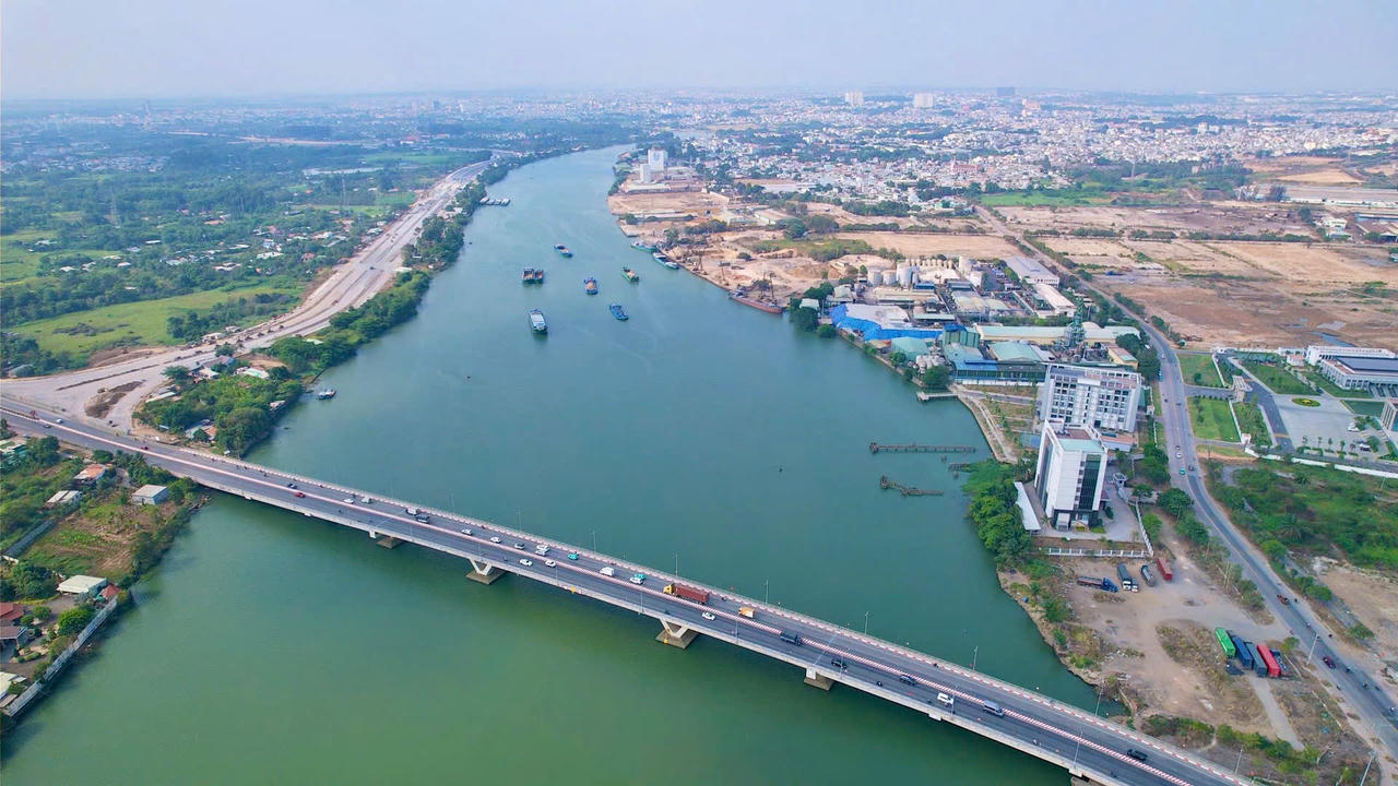 Hạ tầng giao thông Đồng Nai kết nối liên vùng, tạo nền tảng phát triển logistics hiện đại.