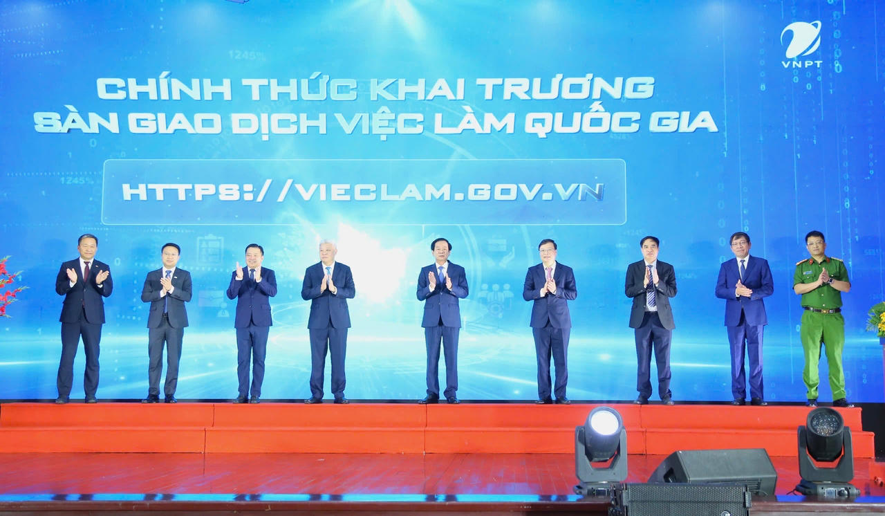 Sàn Giao dịch việc làm quốc gia (www.vieclam.gov.vn) là nền tảng số kết nối người lao động, doanh nghiệp, tổ chức dịch vụ việc làm và cơ quan quản lý nhà nước trên phạm vi toàn quốc, góp phần xây dựng thị trường lao động hiện đại, minh bạch, linh hoạt và hiệu quả.