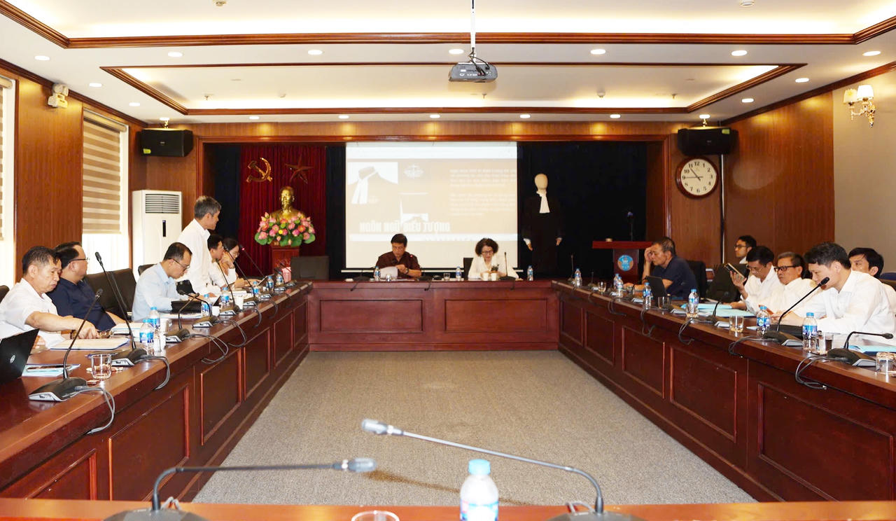 Trang phục mới của Luật sư: Tạo dấu ấn đặc trưng, nâng cao vị thế nghề luật sư