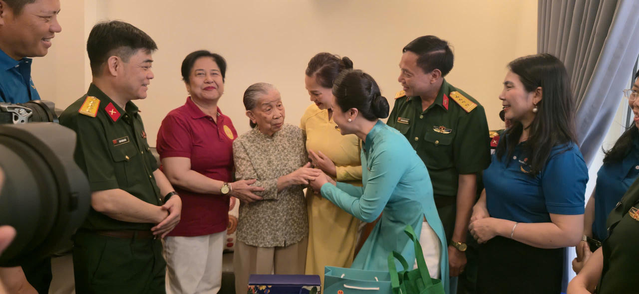 Nghĩa tình trong những ngày tháng Tư lịch sử