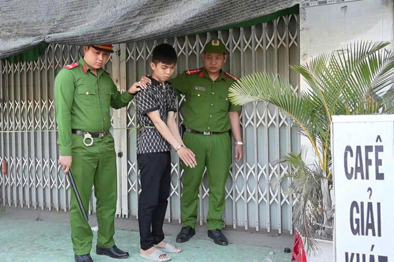 Truy tố 2 đối tượng sát hại người chuyển giới để cướp tài sản