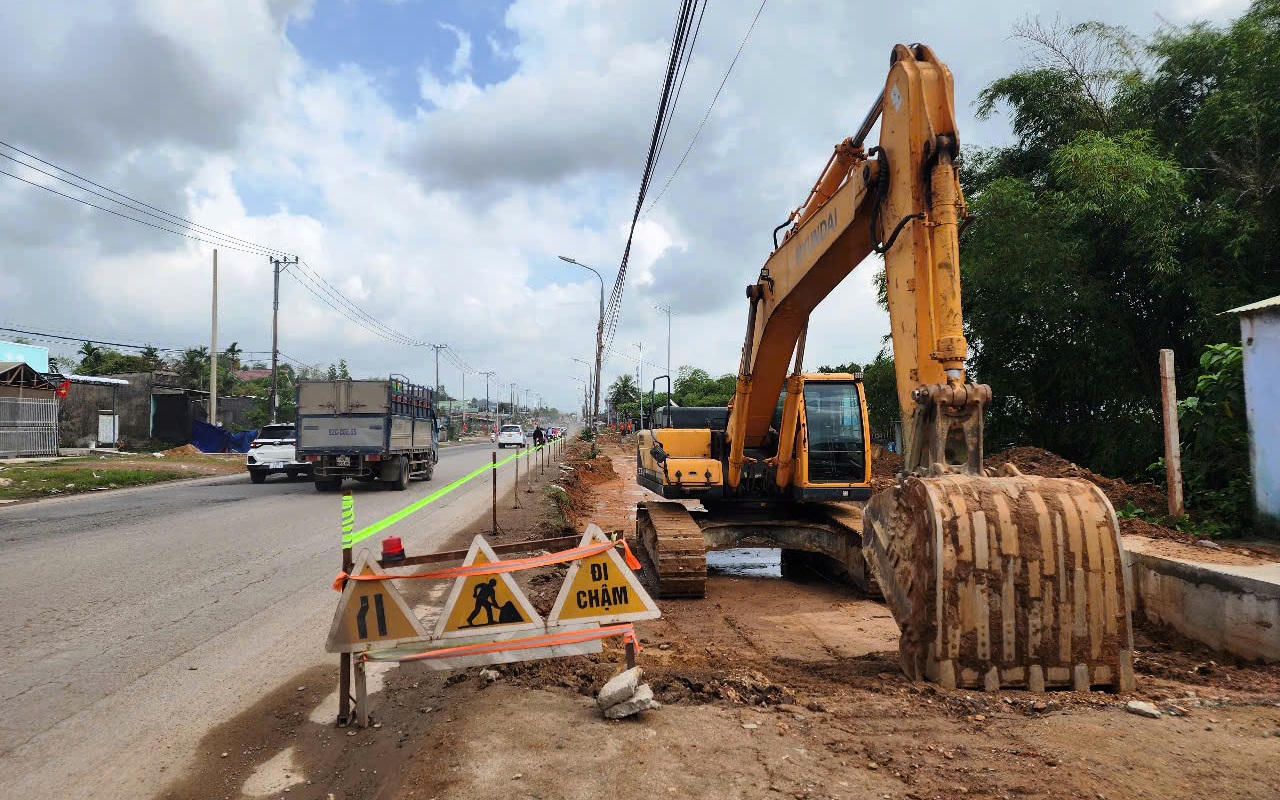 &nbsp;Sau gần hai năm khởi công, dự án vẫn dang dở. (Ảnh trong bài: Vân Anh)