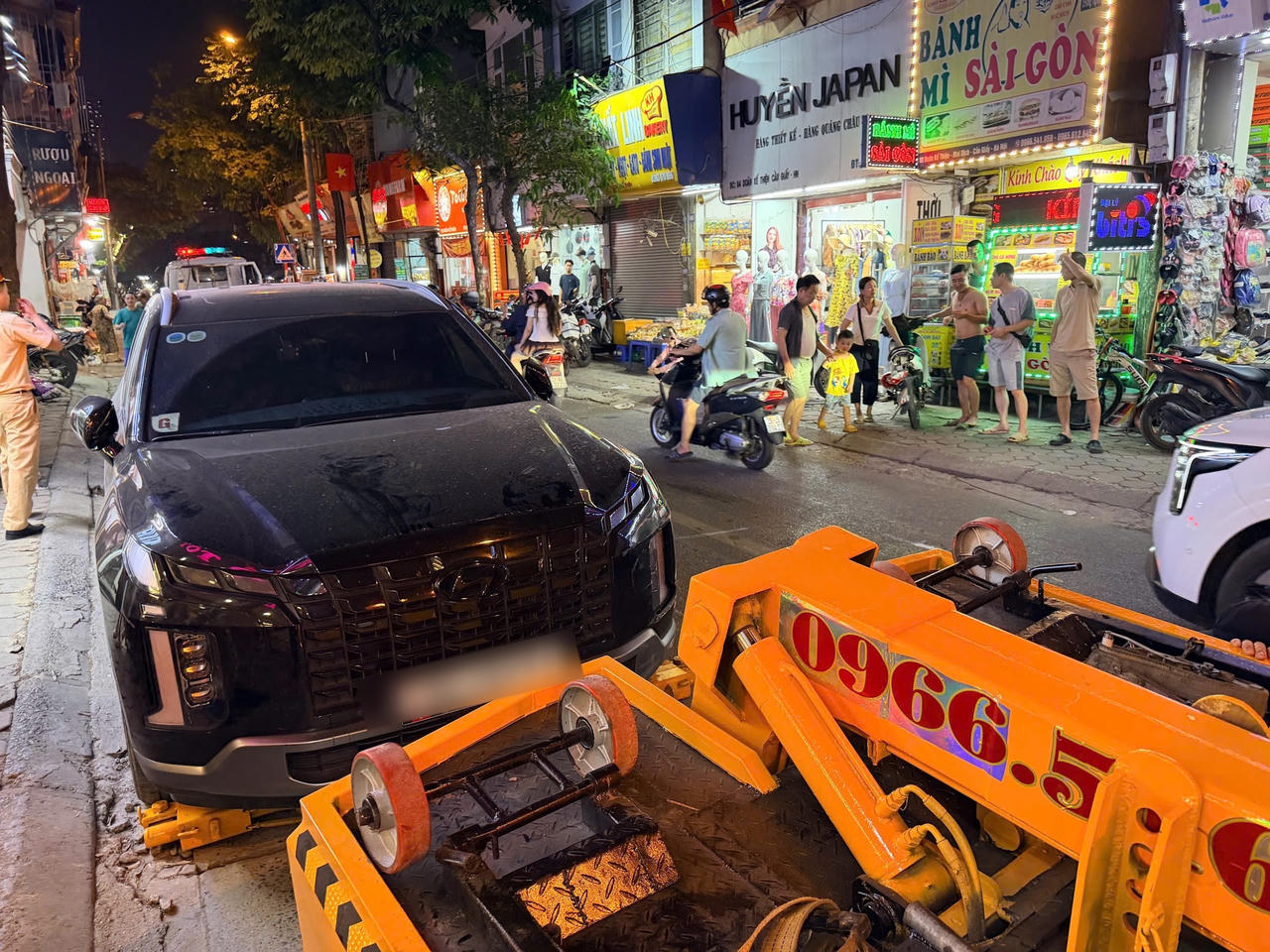 Các phương tiện liên quan đã được di chuyển, bảo đảm giao thông trên tuyến